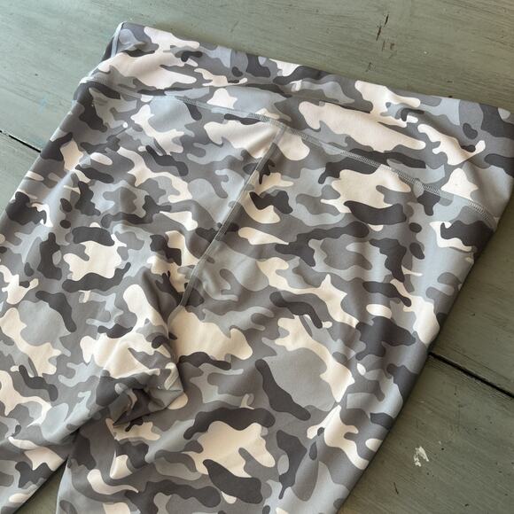 Fabletics Powerhold Gray Light Pink Camo High Waisted Legging Sz XXL - Picture 9 of 9